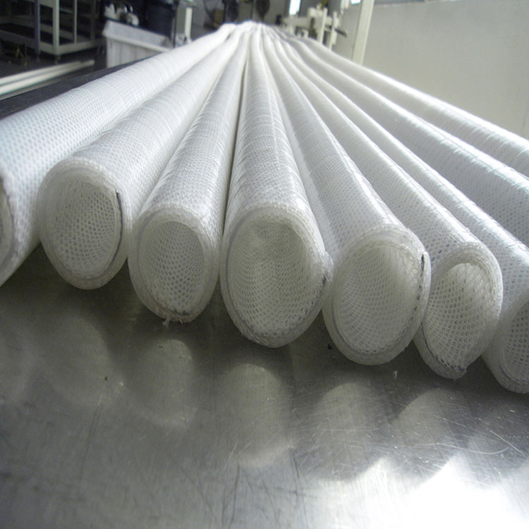 硅胶钢丝软管,硅胶编织软管一般设定为-40℃——200℃，在短时间作用时可达230℃。